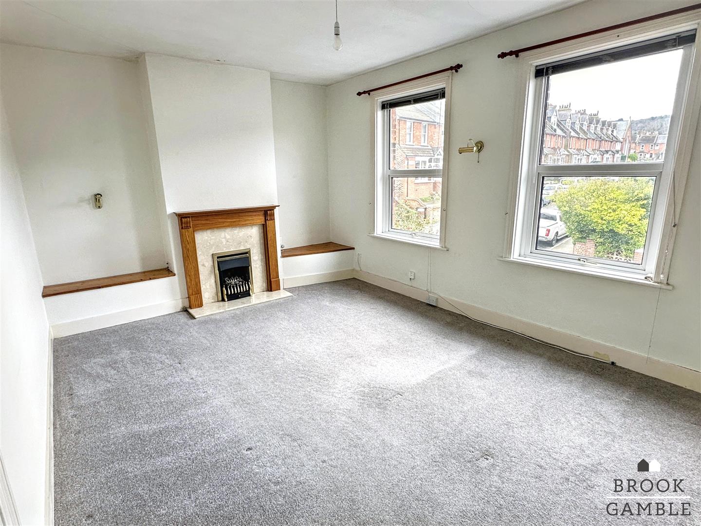 1 Bedroom Apartment - Conversion. Parsonage Road in Eastbourne,  2